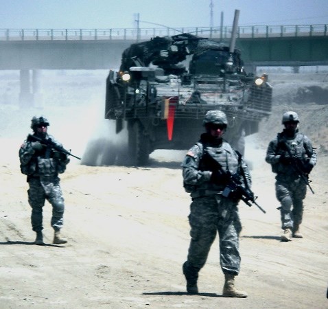 Lính Mỹ đi tuần tại khu vực Saab Al Bour, phía Bắc Baghdad, hồi tháng 4/2008. (Ảnh: atlanticsentinel.com)